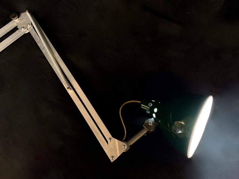 Lampada da tavolo con morsetto estensibile allungabile verde - immagine 3