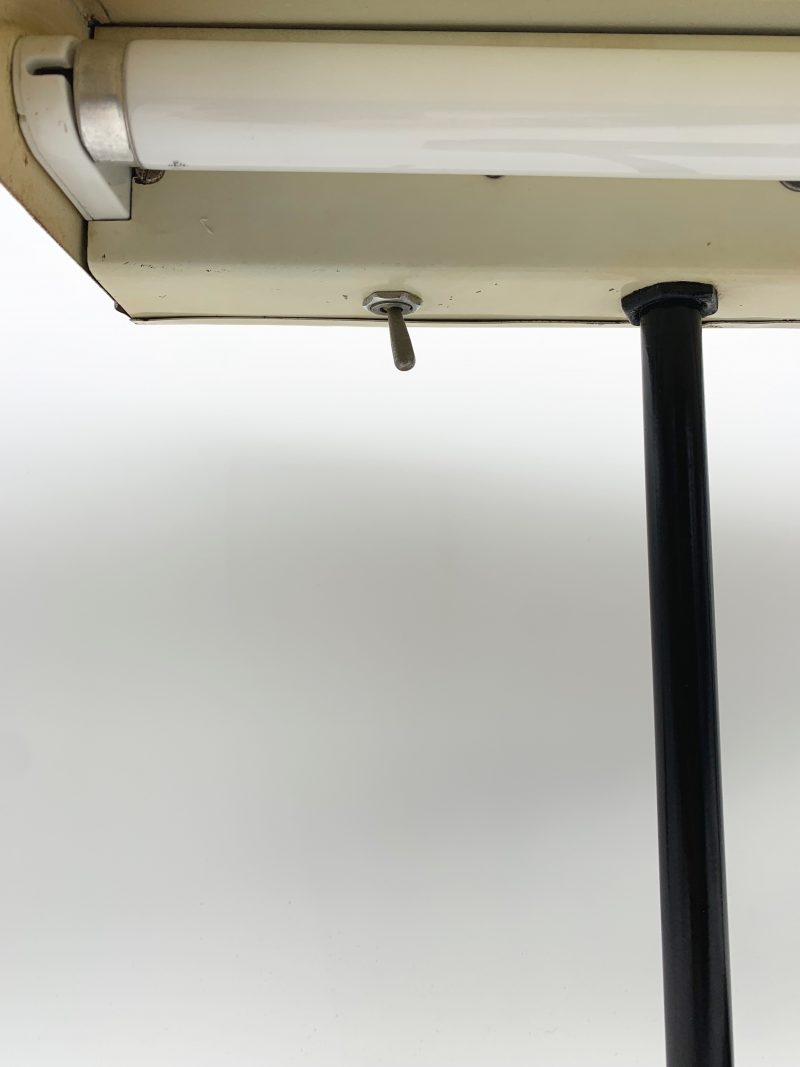 Lampada da tavolo in ferro anni 1940 - immagine 3