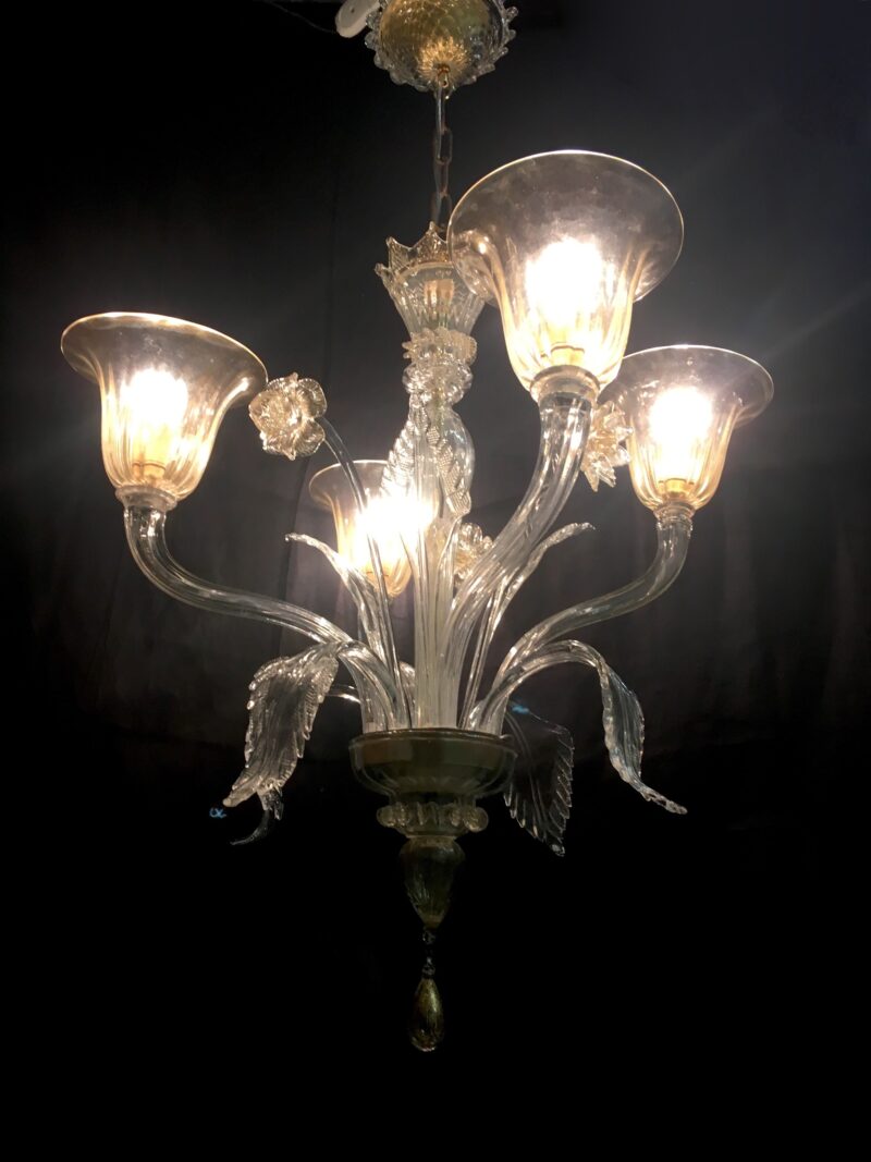 4°luci cristallo + foglia oro; h 67cm (con allungo 94 cm), larg. 61 cm.