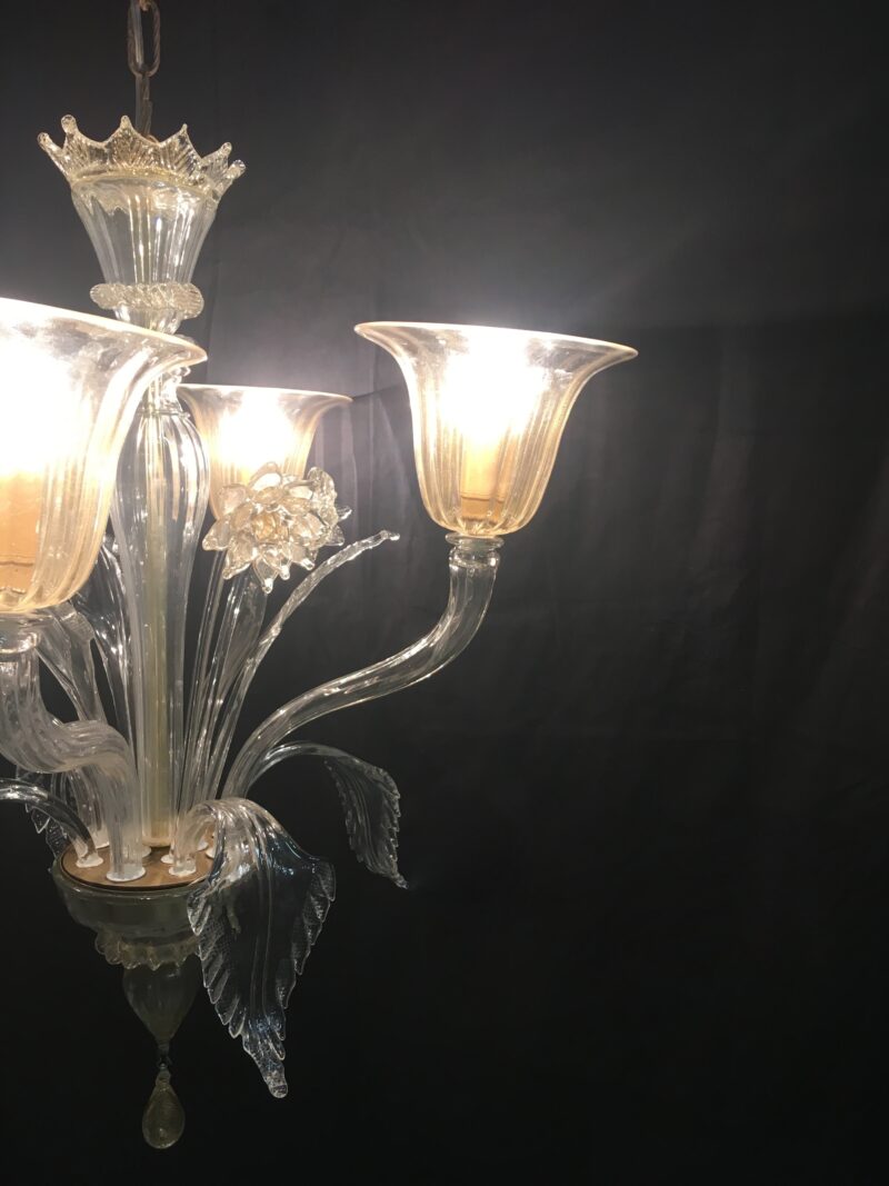4°luci cristallo + foglia oro; h 67cm (con allungo 94 cm), larg. 61 cm.