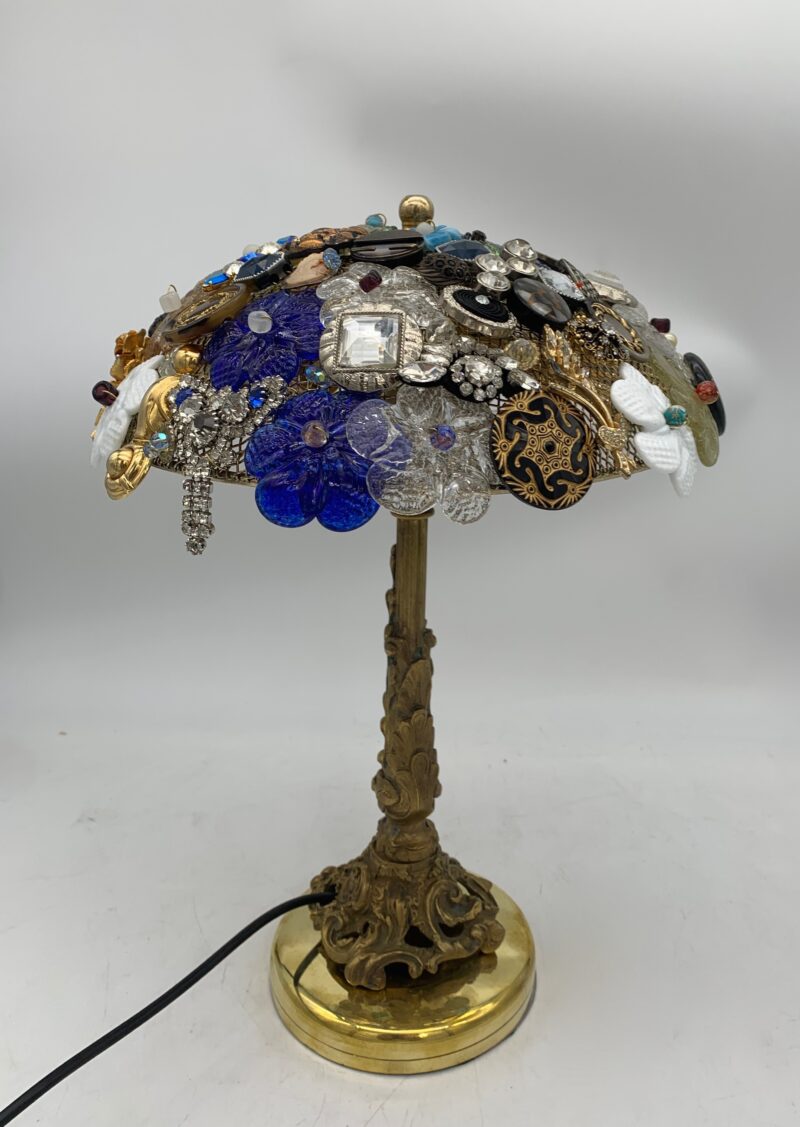 lampada da tavolo di lusso in bronzo con vetri di Murano e bigiotteria d'epoca - immagine 3