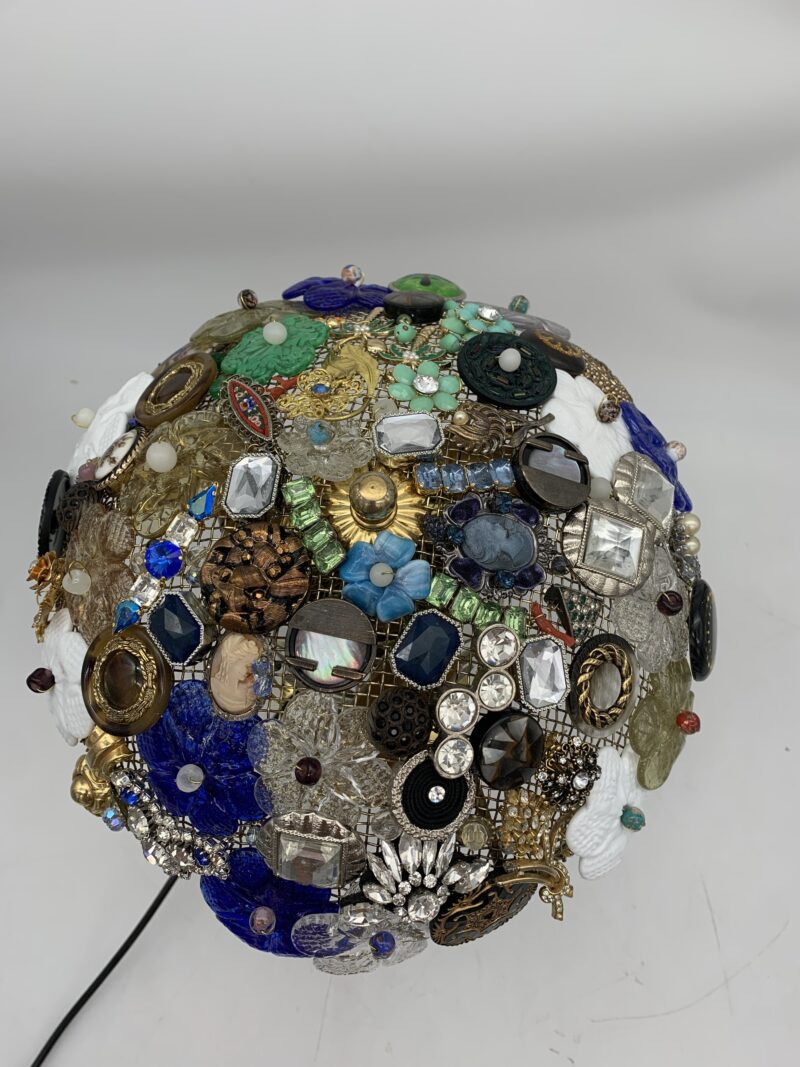 lampada da tavolo di lusso in bronzo con vetri di Murano e bigiotteria d'epoca - immagine 4